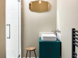 The Butterchurn - Uk50805 - 2