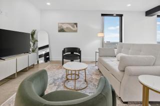 Tulsa Beacon Living Sleek & Cozy 2BR Flat - 8