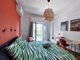 Sunny Flat with Sea View - Steps from the Beach - Athens - 6