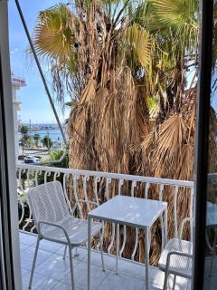 Sunny Flat with Sea View - Steps from the Beach - Athens - 1