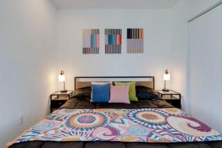 Vibrant Downtown Haven with Rooftop Pool & Parking - 4