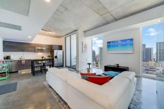 Vibrant Downtown Haven with Rooftop Pool & Parking - 7