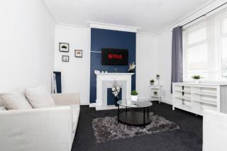 Four Bedroom House by Brookland Stays Serviced Accommodation & Short Lets in Newcastle with Free WiFi - 8