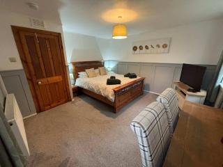 Large country house with garden, outdoor spa area & games room with Hot Tub and Fire Pit - 1