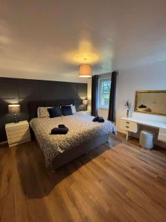 Large country house with garden, outdoor spa area & games room with Hot Tub and Fire Pit - 4