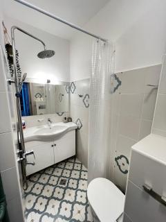 Bogota Central Apt w Office Space and Wifi near Metro - 4