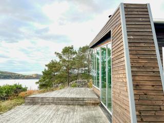 Arkitekttegnet Hytte Med Sjøutsikt På Skjølvik - 9