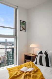 Luxury 3BR Sub Penthouse with Parking, Pool and Gym - 9