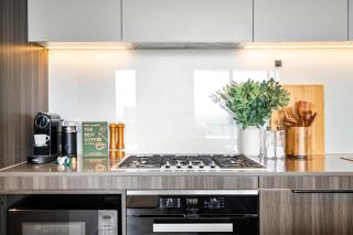 Luxury 3BR Sub Penthouse with Parking, Pool and Gym - 3