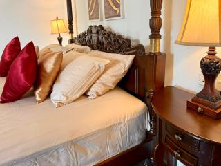 The Colony Hotel - 8