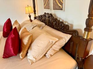 The Colony Hotel - 3