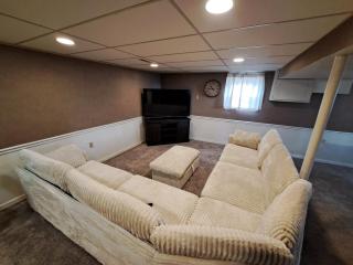 Location! Large Home, Country Views, Entertainment - 1