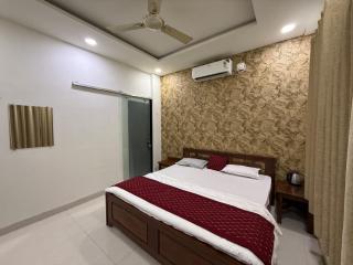 Shree Barsana hotel - 5