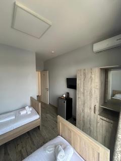 Three Lion Hotel - 5