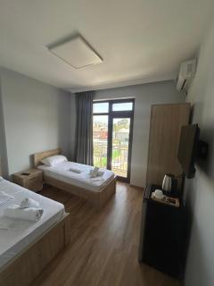 Three Lion Hotel - 4