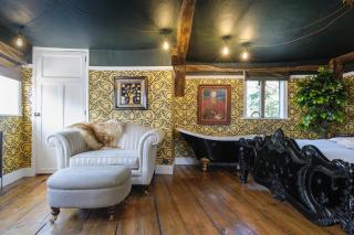 Luxury Rock & Roll Suite in Manor House - 0
