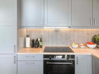 Enjoy The Calm Setting Of This Cozy Family Cabin - 6