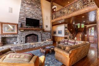 Overlook Estate in The Farm - 2