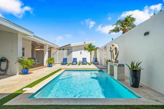 Opal 24 - Palm-Eagle Beach - 0