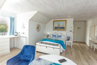 Slanting Acers - Unit A - 0