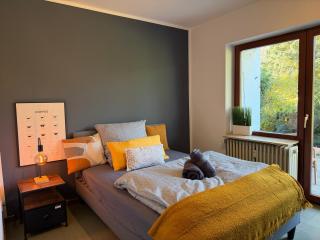 Frankfurt Work and Rest- 4 Bedrooms- 2 WCs- free Parking- 5 Queen size beds- Fast WiFi- roller shutters - Rodenbach - 8
