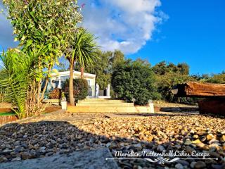 Meridian Tattershall Lakes Escape - Lakeside lodge caravan with the fishing peg LUXURY HOT TUB - 5