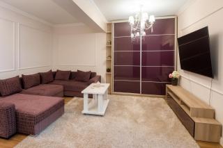 Mid Velvet Apartment, Free Parking, Self Check-in - Oradea - 1