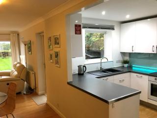 Charming house in quiet private road - 2