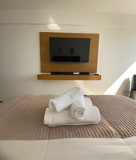 Vista lago Nahuel Huapi Depto. moderno c/cochera - 9