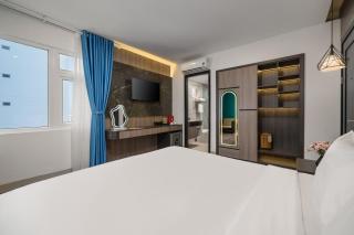 ELC Luxury Hotel Danang - 4