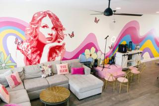 HotTub/Karaoke-10min to DT-9 beds-Swiftie's home - 9