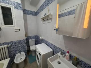 Cozy Central Skyline Apartment - 1