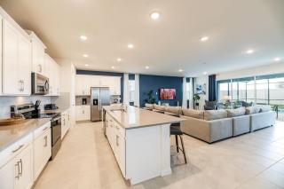 Awesome 9 Br-10 min to Disney w Game & Theme Rooms - 9