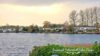 Beaumont Tattershall Lakes Escape - Lakeside lodge caravan with the fishing peg LUXURY HOT TUB - 1