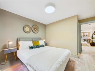 Wells Street Apartment - 1