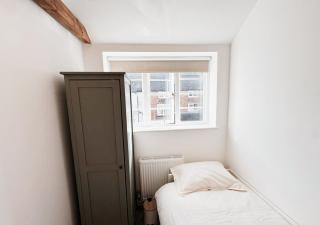 Cosy & Luxury 2BR Flat in Calverton - 1