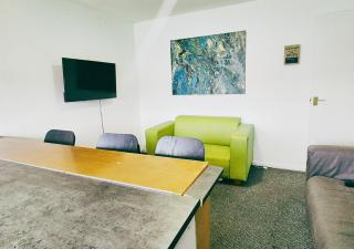 Comfy 3BR Flat on Quiet Street in Wollaton - 2