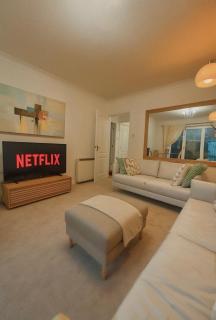 2BR-Free parking-Private patio - 1