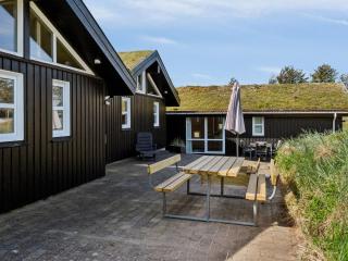 Holiday Home Alrune - 800m from the sea by Interhome - 4