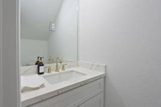 Spacious Family Home Close to Downtown & Med Center - 7