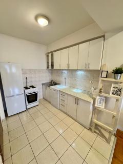 Bright & Cozy Urban Apartment - 5