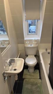 2 Bedroom Flat in Central - 1