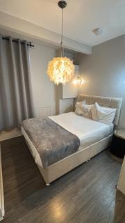 2 Bedroom Flat in Central - 9