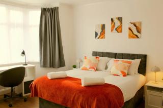 The Coventry House Sleeps 9 with Parking for 4 - 1