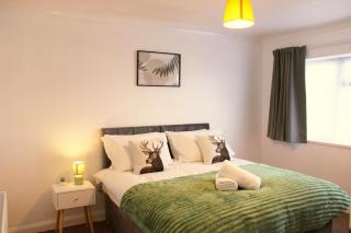 The Coventry House Sleeps 9 with Parking for 4 - 7
