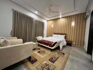 Haven Lodge - 5BR Luxury Retreat in DHA Phase 6 - 3