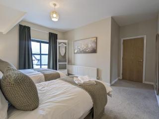 Waterfoot Penthouse Apartment - 5