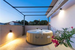 Stylish Duplex with Private Jacuzzi - 0