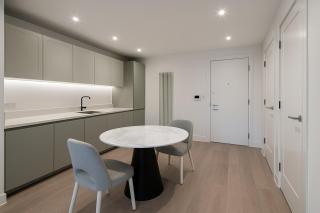 London ExCel 1 Bed Apartment - 8