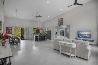 Brand New Villa! - Just 10 Mins Walk To The Beach - 2